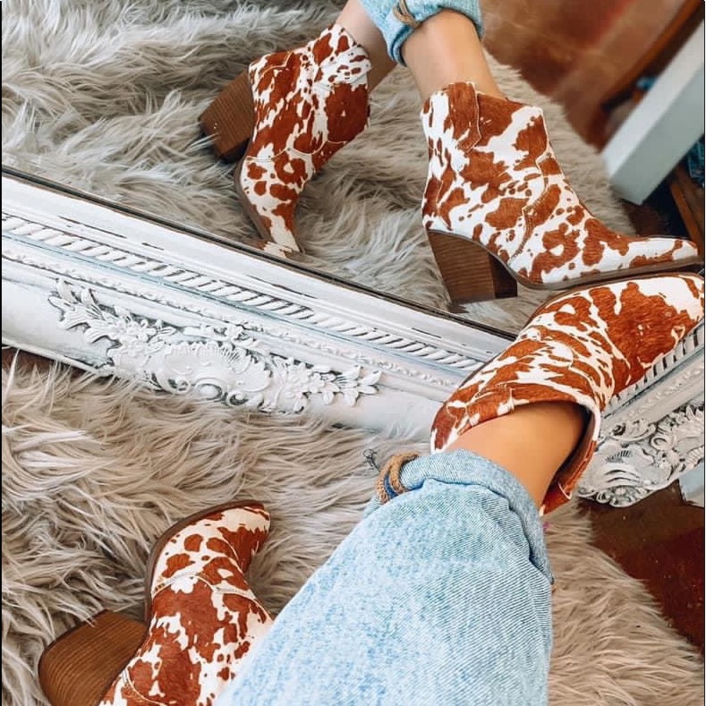 Chinese Laundry Bonnie Cow Print Booties